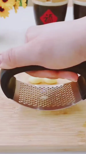 Multi Function Garlic Presser | عصارة الثوم متعددة الاستخدام